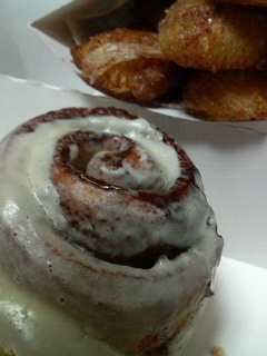 CINNABON_f0023304_21135348.jpg