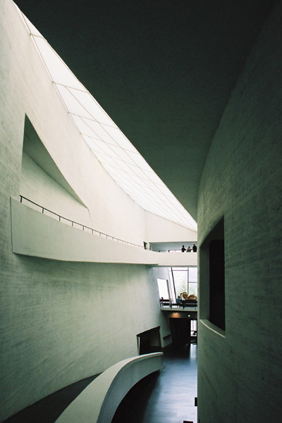 キアスマ  KIASMA  Museum of Contemporary Art (1993~98) Steven Holl / Helsinki Finland  No.21/37_c0044801_1012497.jpg