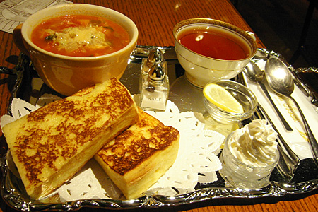 新宿・CAFE AALIYA（カフェアリヤ）「フレンチトースト」_a0003138_222432.jpg