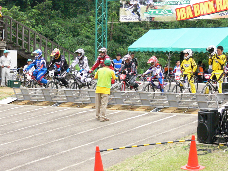 2006.6/25 JBA定期戦R−3VOL 3 予選第3ヒート〜決勝の画像垂れ流し_b0065730_21283815.jpg