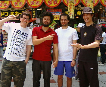 インタびュー!⇒ Moreno-Domenico-Kassin+2_b0032617_1216227.jpg