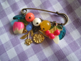 ＦＲＵＩＴ　ＢＲＯＯＣＨ_f0074440_20515622.jpg