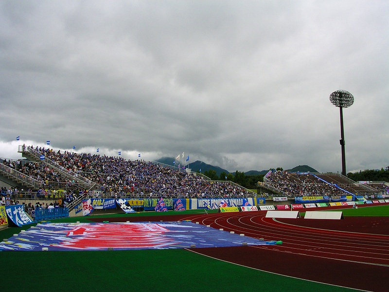 Football 観戦の最中に空模様を気にしてはイケナイと思う_a0055224_0461843.jpg