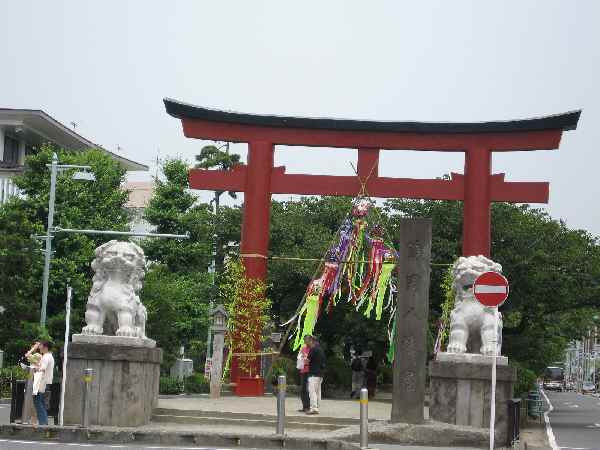 【鶴岡八幡宮二の鳥居】_b0009849_16452386.jpg