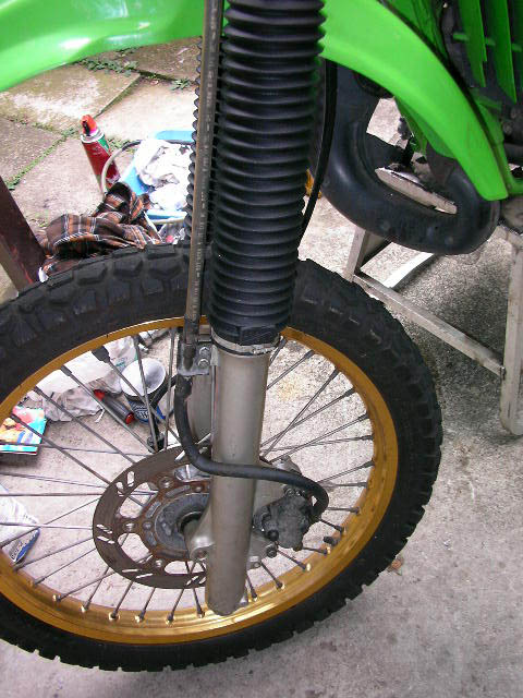 KDX125SR フロントフォーク交換 KDX220SRへ : STRAY TRAIL KDX125SR フロントフォーク交換 KDX220SRへ : STRAY TRAIL