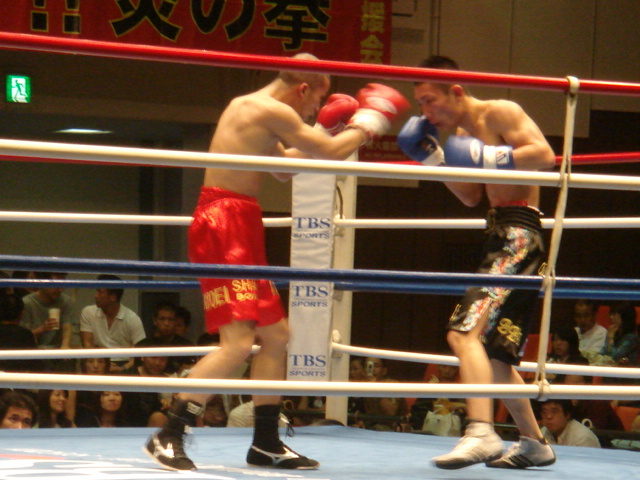 基樹敗れて坂田勝つ　協栄世界ランカー明暗くっきり（7.17後楽園ホール）_f0074095_11513229.jpg