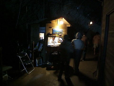 江ノ島で行ってきた岩屋洞窟~入り口から第一洞窟_e0089232_22422314.jpg