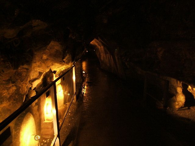 江ノ島で行ってきた岩屋洞窟~入り口から第一洞窟_e0089232_2245220.jpg