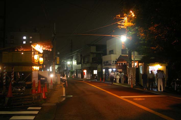 お仮屋で中日神事（山ノ内八雲神社例大祭：０６・７・１９）_c0014967_1315324.jpg