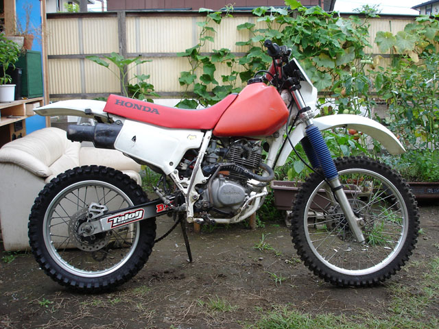 XR200R（ME05)後脚軽量化＆制動力強化計画 フィッティング編