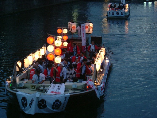 地元のささやかな夏祭り＝船渡御_e0062207_4175331.jpg