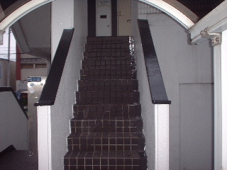塗装工事・ビルの階段_f0031037_19185166.jpg