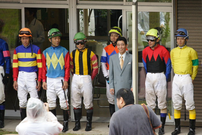 鷹野宏史騎手、通算勝利2000勝達成！！_a0077663_1945992.jpg