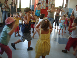 踊るお別れ会_f0106597_552965.jpg