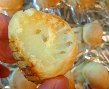 ●正解発表~! Pão de Queijo _b0032617_0192945.jpg