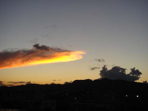 海洋食堂のカツ丼に名護の夕焼けは幻想的に焼けた_b0049152_1395595.jpg