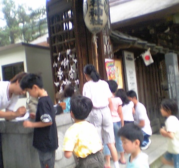 下谷神社でラジオ体操　１・２・３・・・_f0073704_7492928.jpg