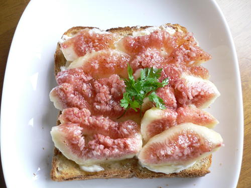 いちじくとマスカルポーネのオープンサンド 美食三昧