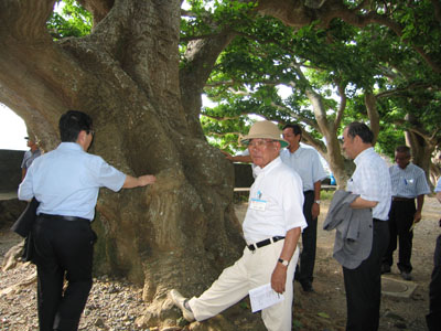 内閣府の副大臣をご案内♪_e0028387_1551347.jpg