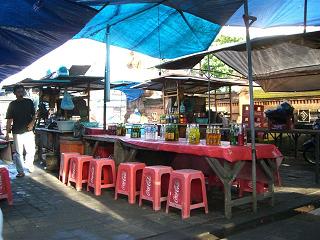 Pasar Kerenengの物乞い_f0011059_8442677.jpg