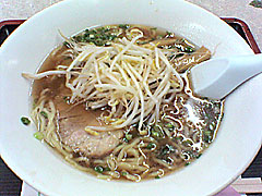 喜楽@朝日町 ☆ (醤油ラーメン)_f0080612_0191055.jpg