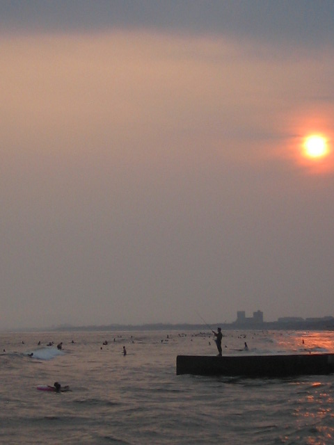 太陽・焼ける砂浜・海風・波・・・・・湘南の夏_c0039520_2345640.jpg