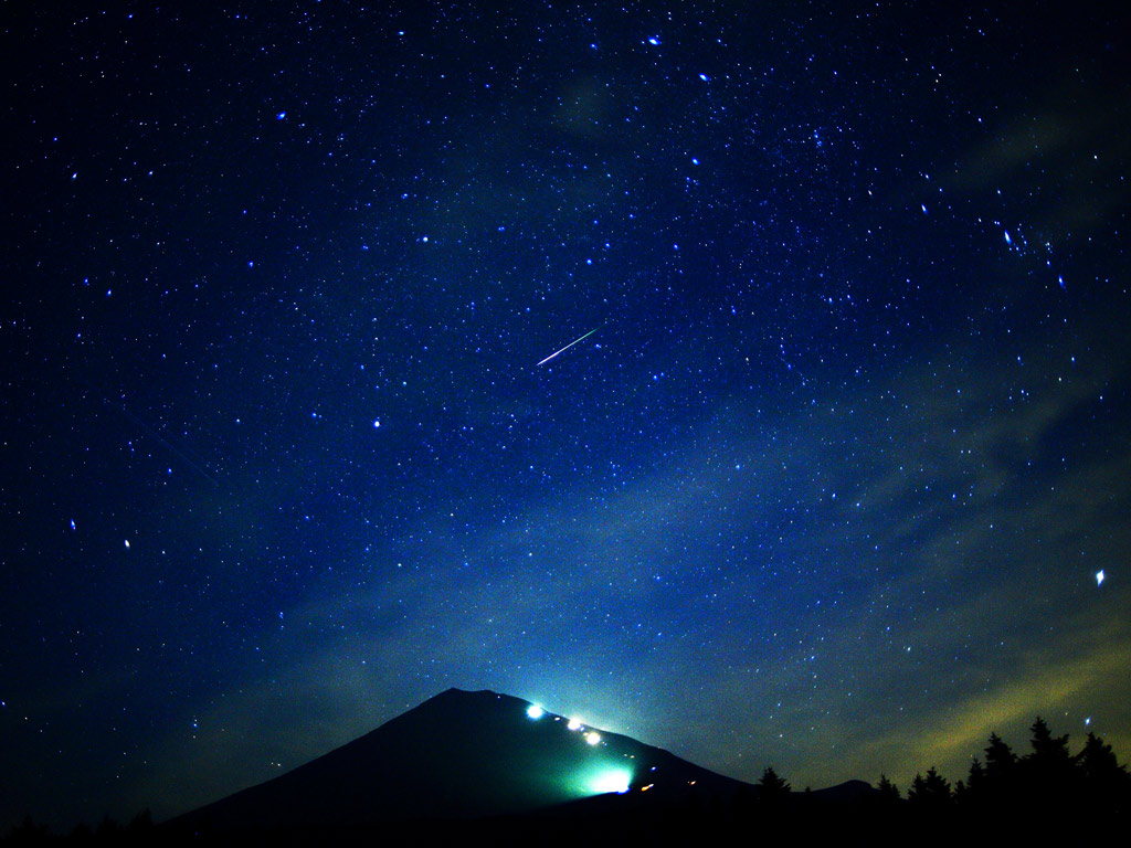 夏の夜の富士 天空の舞い 風景屋 Photo Album 夏の夜の富士 天空の舞い 風景屋 Photo Album