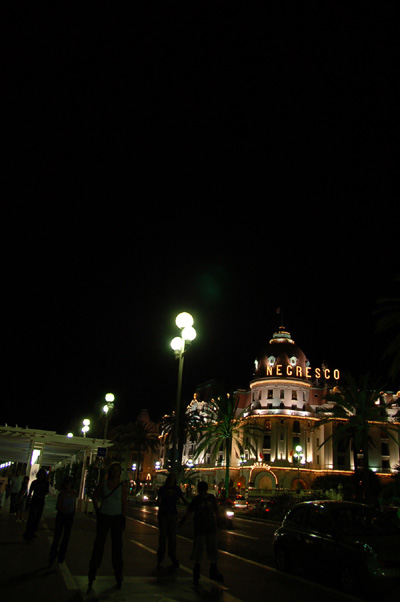 Promenade des Anglais 　プロムナード・デ・ザングレ_e0082110_1241836.jpg