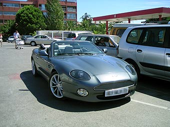 スーパーの駐車場_d0062721_0101348.jpg
