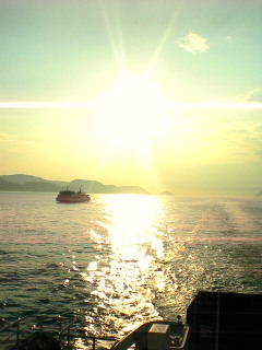 プチ旅行:直島☆船からの夕陽_d0015894_17354773.jpg