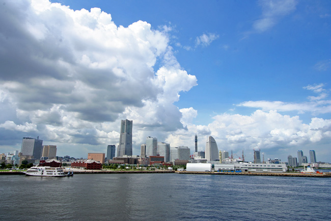 夏の横浜 大桟橋 ヨコハマな日々