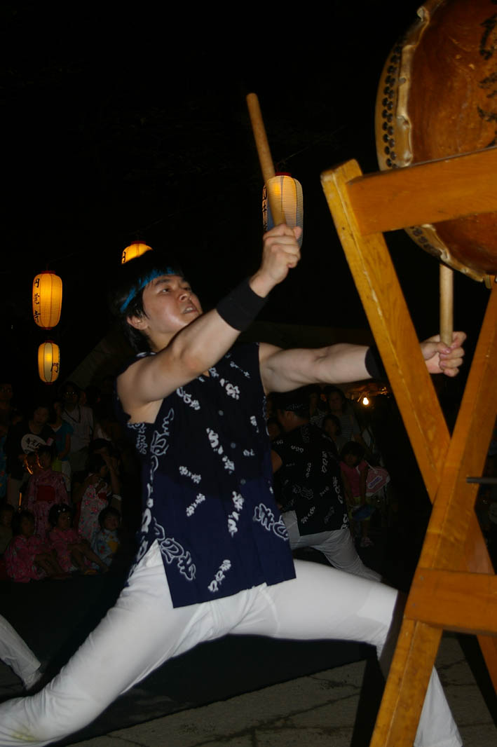 腹に響いた太鼓の音：夏の風物詩「06・円覚寺盆踊り大会」_c0014967_1033721.jpg