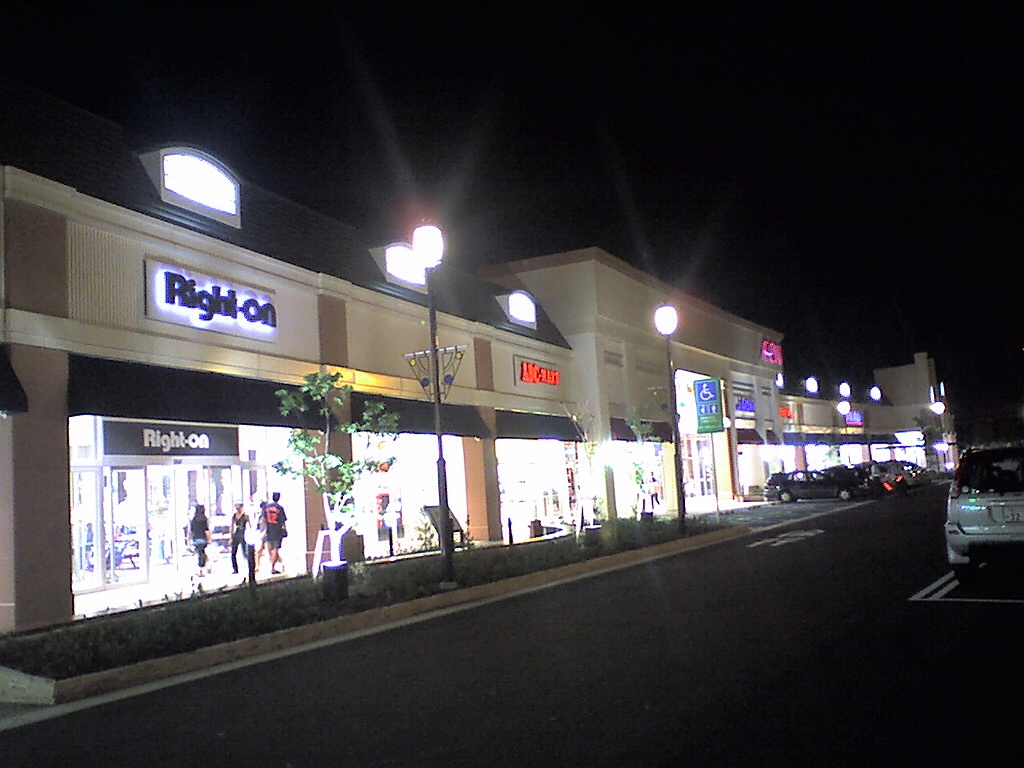 金沢市郊外に新たなる大型ショッピングセンター出現！_e0016985_9515318.jpg