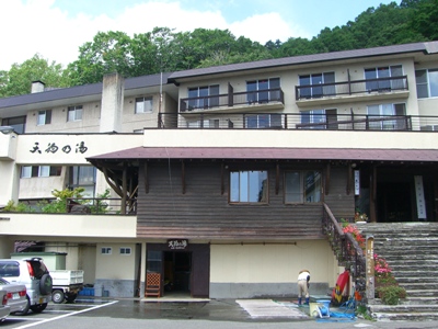 哺 温泉 発