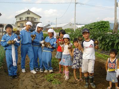 東京中学生、農村体験学習に_b0092684_7332379.jpg