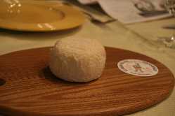 今月のチーズを食べる会　『グラン・ヴィエルー』_f0007061_23244782.jpg