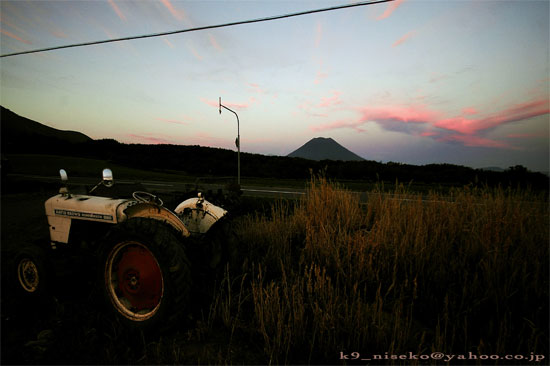 ヤンキーな夕景／羊蹄山を背に_b0086920_14224227.jpg