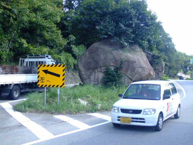 家の近所のミステリースポット(1)_b0054727_1352395.jpg