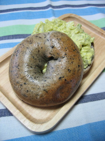 今日の朝もベーグル。_b0065587_10302823.jpg