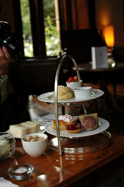 Cotswoldsへ　　その4　マナーハウスでAfternoon Tea_c0021891_751873.jpg