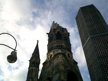 天使の降りた場所 1 カイザー ヴィルヘルム記念教会 ベルリン中央駅