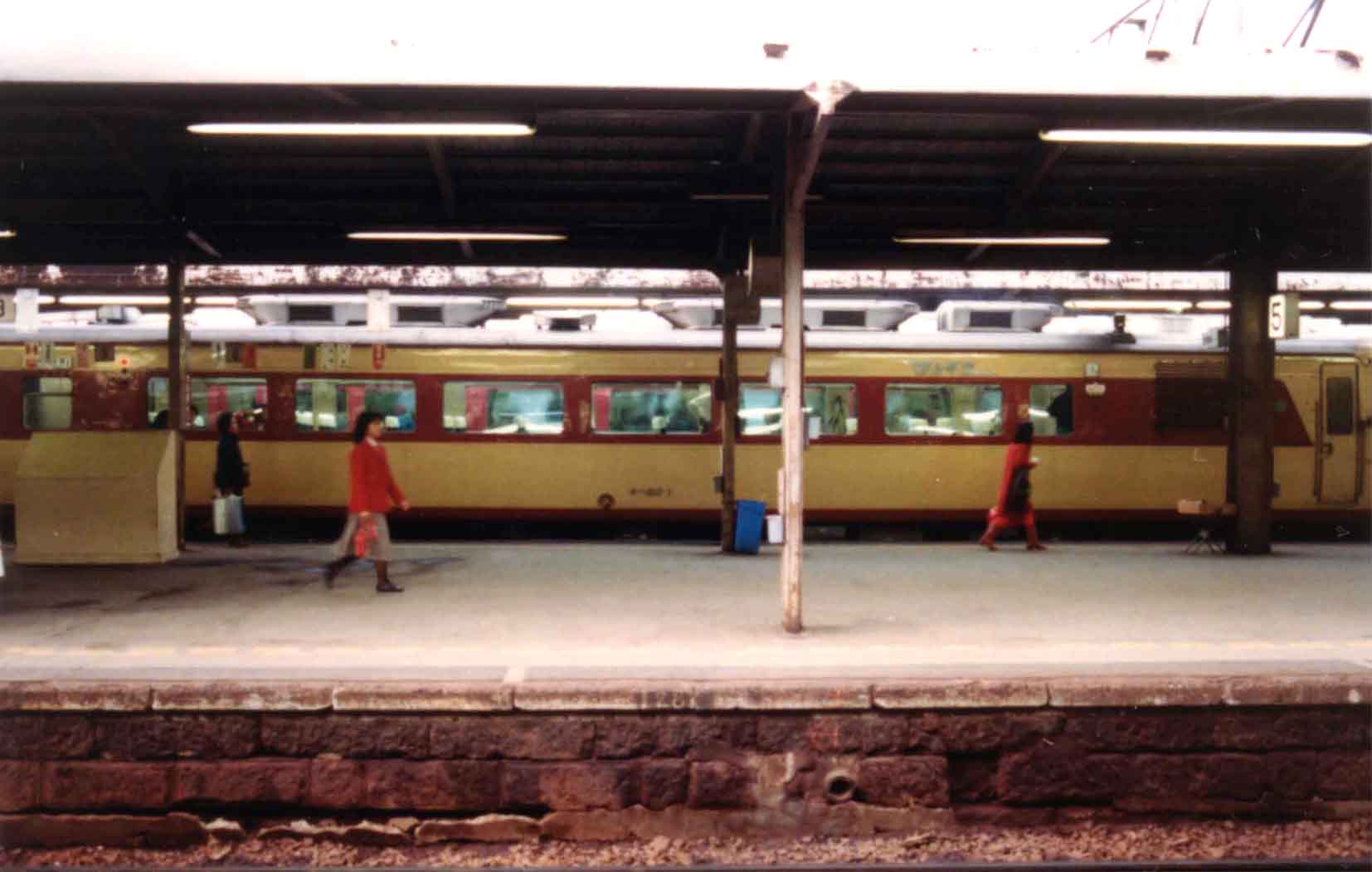 札幌駅のキハ82　1980_f0027355_23335393.jpg