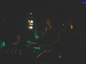 d0038319_13402025.gif