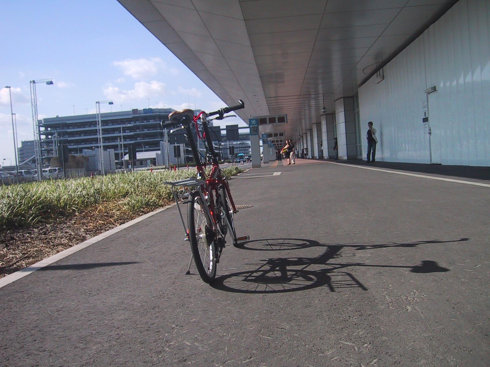 羽田空港の旅客ターミナルに自転車で出入りする方法(こげこげチャリ坊【輪行メモ】)_e0022344_1717438.jpg