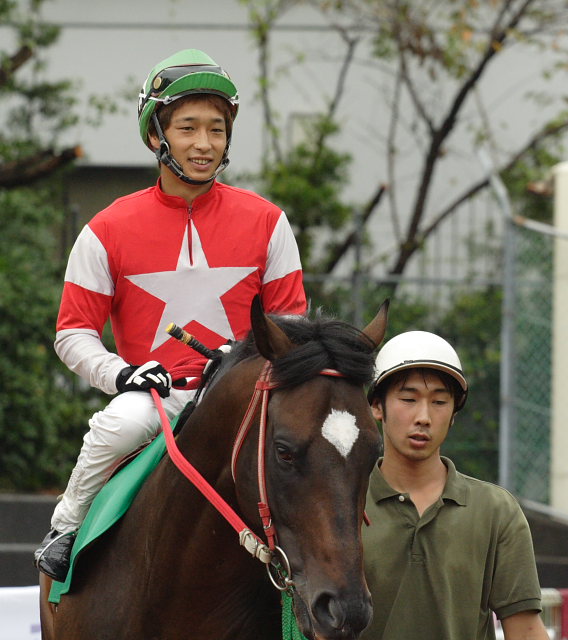 西川敏弘騎手、通算勝利1800勝達成！！_a0077663_19293272.jpg