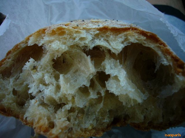 ■薪で焼き上げたパンたち(Gujan-Mestras)_a0014299_714797.jpg