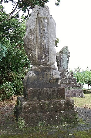 学校は、地域の心の拠り所_e0056537_1938286.jpg