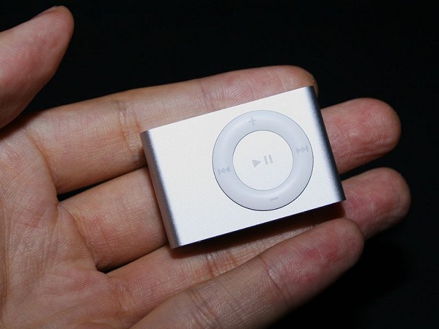 世界最小のプレーヤー「新iPod shuffle」_a0001863_21102455.jpg