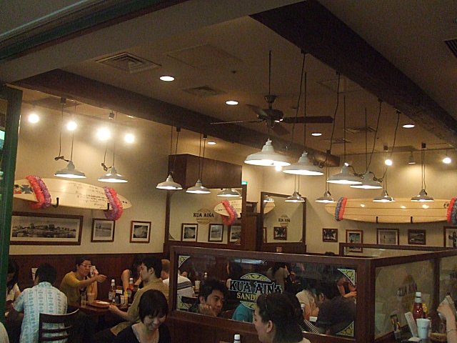 KUA`AINA でチーズバーガー_a0015766_22282642.jpg