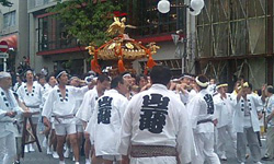 麻布十番秋祭り（お神輿）_b0059000_1254597.jpg